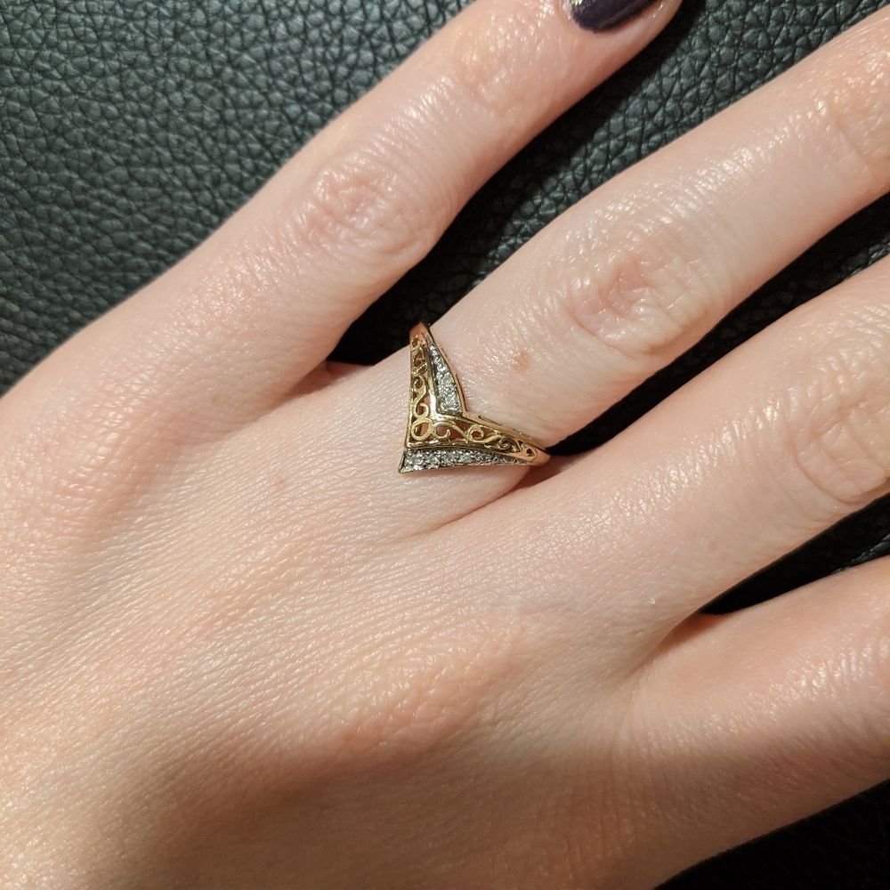 14k gold chevron ring filigree detail and diamonds